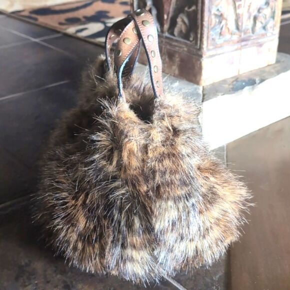 Y2K Fabulous Faux Fur Mini Tote Bag - Picture 6 of 17